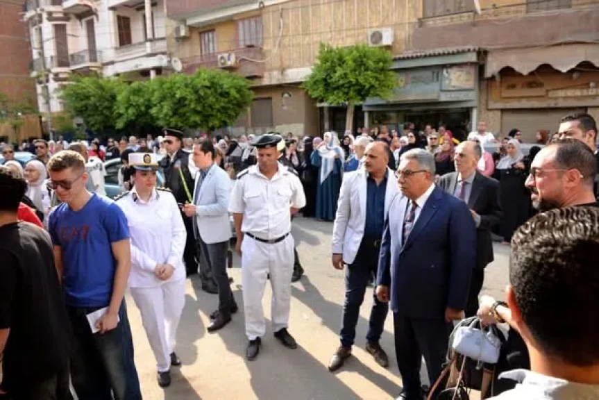 محافظ الدقهلية يتفقد انتظام دخول الطلاب والطالبات للجان امتحانات الثانوية العامة ويشدد على تحقيق الانضباط والشفافية