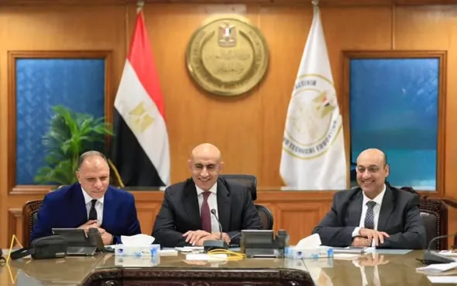 عاجل :وزير التربية والتعليم يتابع انتظام أول أيام امتحانات الثانوية العامة من غرفة العمليات المركزية بالوزارة