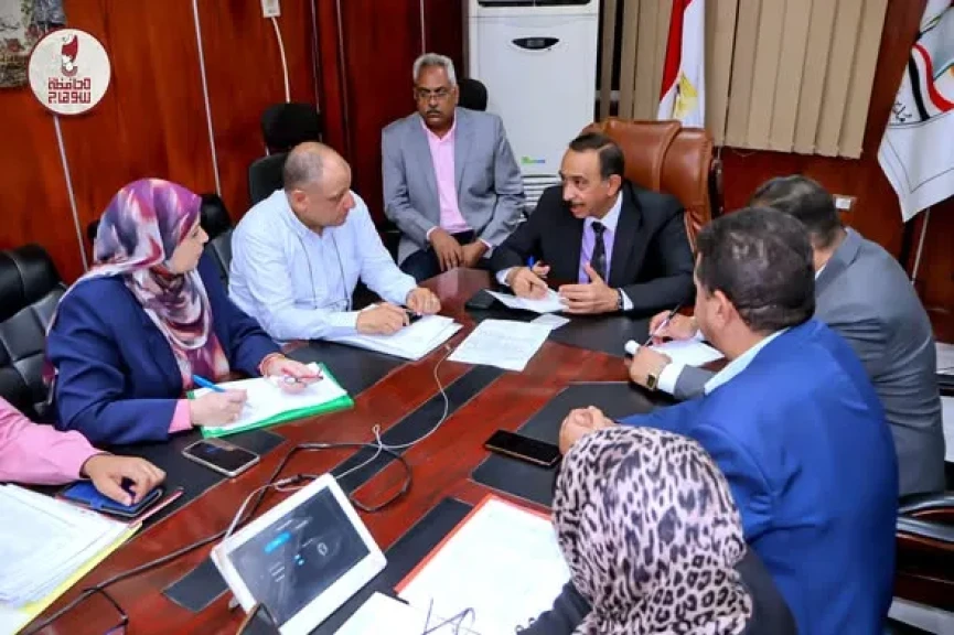محافظ سوهاج يتفقد غرفة العمليات الرئيسية بمديرية التربية والتعليم ويتابع سير الامتحانات