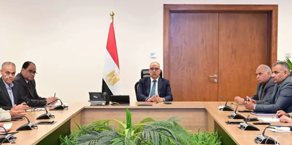 وزير الري يتابع جاهزية أجهزة الوزارة للتعامل مع الأزمات والطوارئ