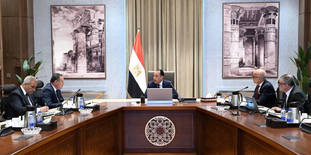 رئيس الوزراء يستعرض الموقف التنفيذي لمشروع المدينة الطبية لجامعة عين شمس