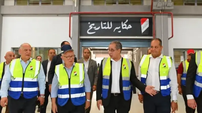 نائب رئيس الوزراء للشؤون الاقتصادية يتفقد مصانع شركة ”النصر للسيارات” ويؤكد: توطين صناعة السيارات ركيزة لتعزيز الاقتصاد الوطني