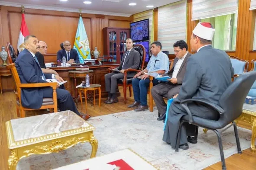 محافظ كفرالشيخ يناقش عددًا من الشكاوى في لقاء المواطنين.. خدمة أهالينا «في مقدمة أولوياتي».. مشددًا على تحسين مستوى الخدمات والمرافق