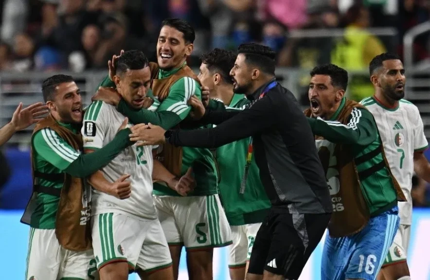 الجزائر تحول تأخرها وتفوز على الأردن بكأس العالم