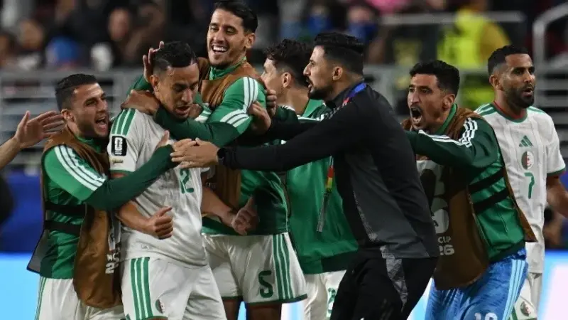 الجزائر تحول تأخرها وتفوز على الأردن بكأس العالم