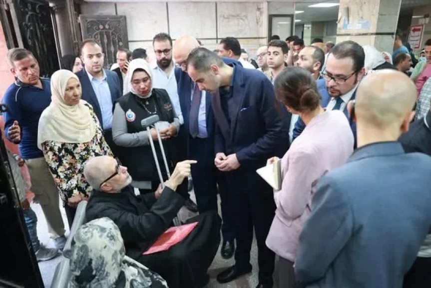 نائب وزير الصحة يتفقد المنشآت الصحية بالشرقية ويوجه بتوفير كرسي أسنان بمركز طبي منيا القمح وصرف مكافأة للمتميزين