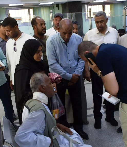 محافظ أسوان يتابع مستوى الخدمات بالمركز التكنولوجى والإستجابة الفورية لمطالب المواطنين