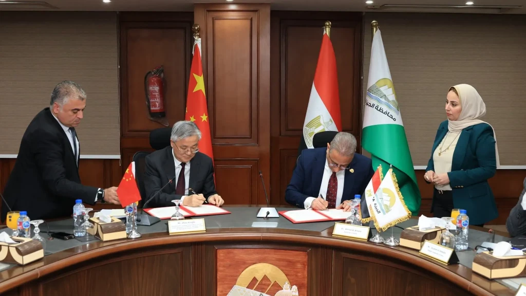 محافظ الجيزة يوقع بروتوكول تعاون مع مدينة نانجينغ الصينية لتعزيز التفاهم المتبادل والتعاون والصداقة