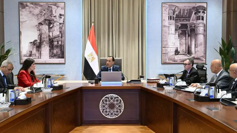 رئيس الوزراء يتابع جهود تنفيذ الخطة الاستراتيجية لتحلية مياه البحر