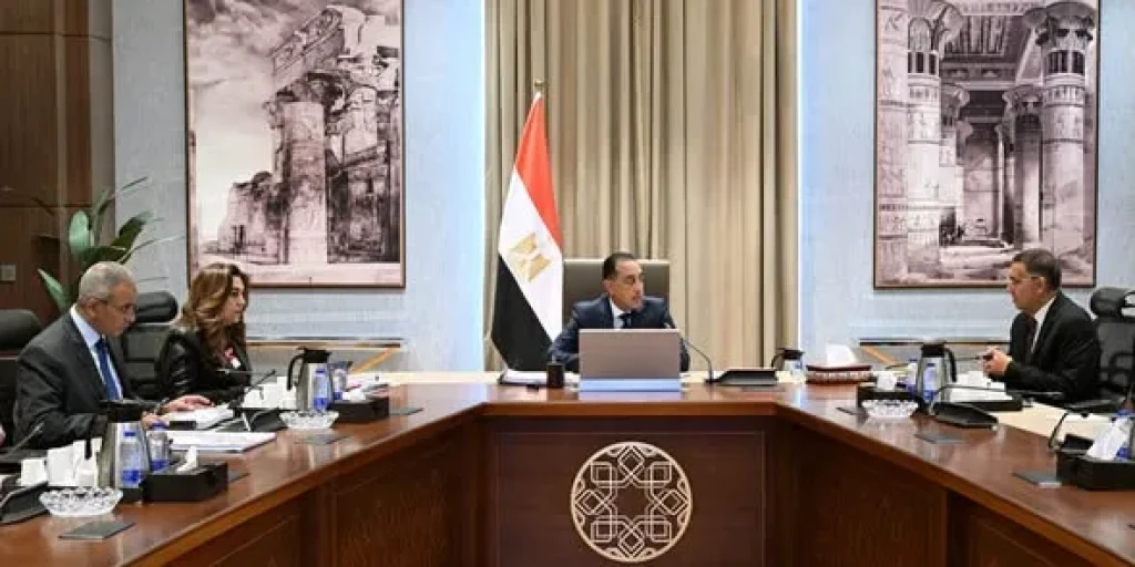 رئيس الوزراء يتابع مع محافظ القليوبية الموقف التنفيذي لعدد من المشروعات التنموية والخدمية