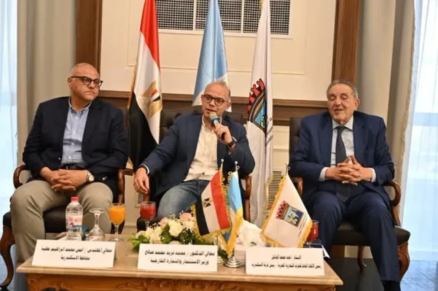وزير الاستثمار والتجارة الخارجية ومحافظ الإسكندرية في لقاء موسع مع مجتمع الأعمال بالغرفة التجارية لبحث تطوير مناخ الاستثمار وتعزيز تنافسية الاقتصاد المصري