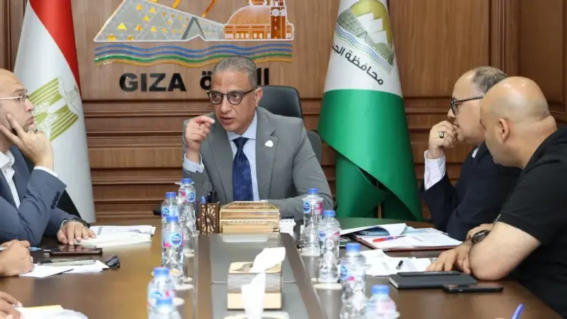 محافظ الجيزة يتابع ملفات التصالح وتقنين الأراضي والاستثمار بالواحات البحرية