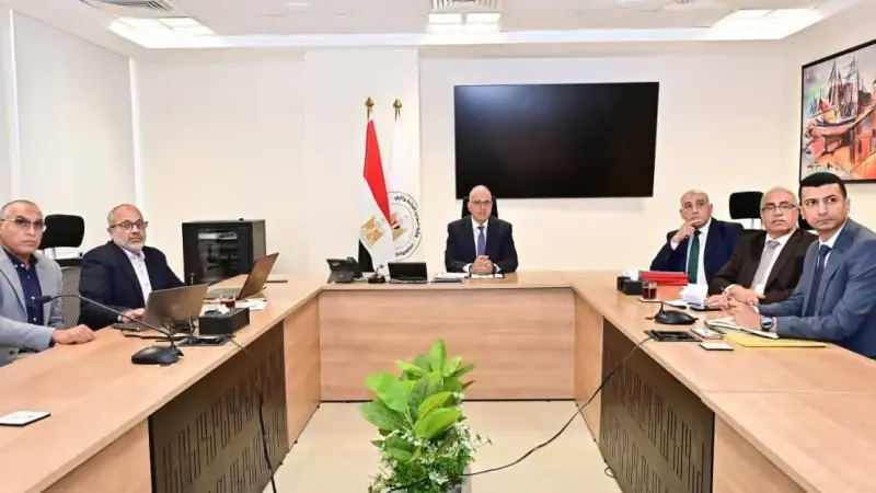 وزير الري يتابع موقف مشروعات حماية الشواطئ والإجراءات المتخذة لمواجهة التغيرات المناخية