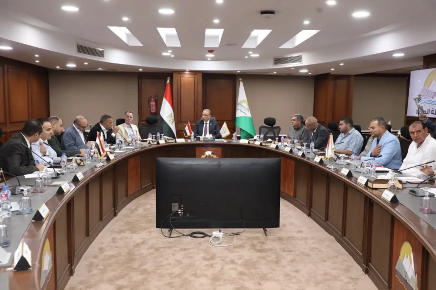 محافظ الجيزة يلتقي أعضاء مجلسي النواب والشيوخ عن دائرة بولاق الدكرور لمتابعة احتياجات المواطنين