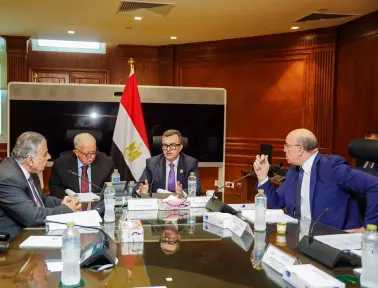وزير التخطيط  يترأس اجتماع لجنة الاستثمار التابعة لبنك الاستثمار القومي