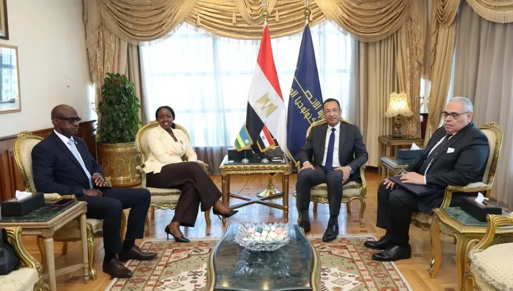 وزير الاتصالات مع نظيرته الرواندية تعزيز التعاون بين البلدين في مجالات التحول الرقمي والذكاء الاصطناعي