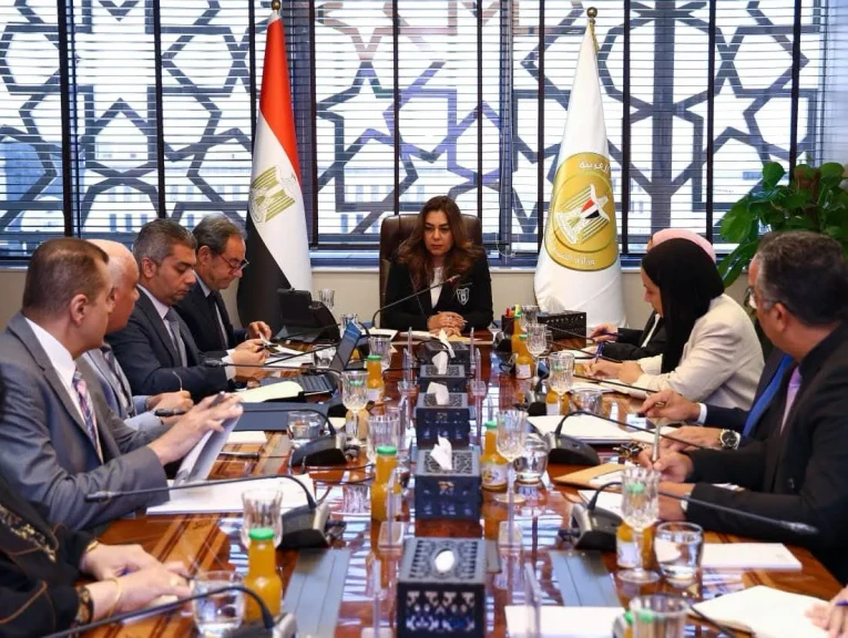 وزيرة التنمية المحلية والبيئة تعقد اجتماعاً موسعاً مع اللجنة الفنية الدائمة للاستثمار بالمحميات الطبيعية