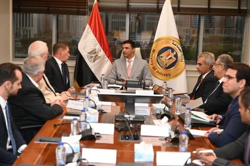 وزير الصناعة يبحث مع وفد شركة مرسيدس-بنز إيجيبت خطط الشركة للتوسع في صناعة السيارات في مصر وتصدير منتجاتها المحلية للأسواق المجاورة