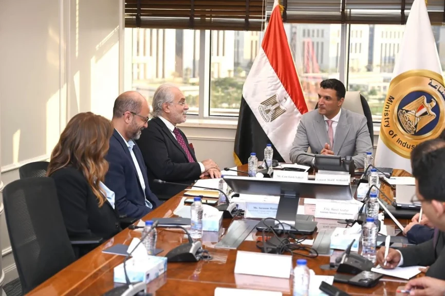 وزير الصناعة يبحث مع رئيس شركة يونيليفر بمنطقة شمال إفريقيا وبلاد الشام والعراق خطط الشركة المستقبلية بالسوق المصري