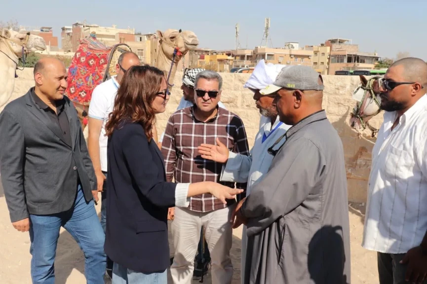 محافظة الجيزة تتابع انتظام منظومة ركوب الخيل والجمال بالمنطقة الأثرية للأهرامات