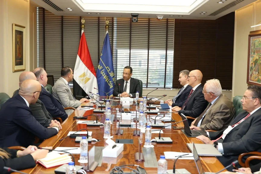 وزير الاتصالات يبحث مع شركة إرنست ويونغ (EY)خطط توسع الشركة في مصر وإطلاق مركز إقليمي