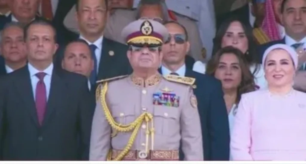 بحضور الرئيس السيسي وقرينته .. عزف السلام الوطني خلال افتتاح مقر القيادة الاستراتيجية