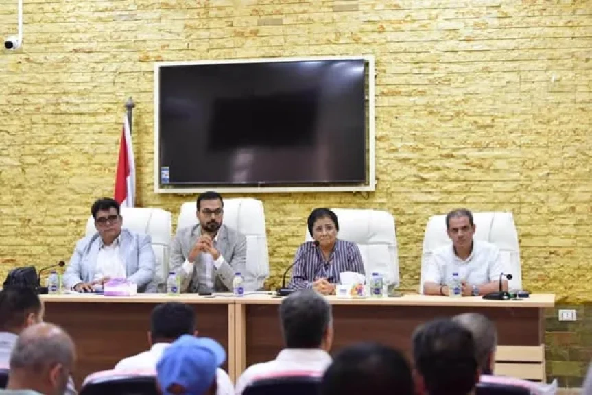 نائب وزير الصحة تواصل جولتها بمطروح لتطوير الرعاية الأولية وخفض معدلات الولادة القيصرية