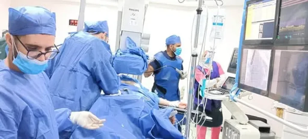 «الصحة» تعلن نجاح أول عملية إصلاح للصمام الميترالي بالقسطرة دون جراحة قلب مفتوح بمستشفى الشيخ زايد التخصصي