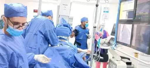«الصحة» تعلن نجاح أول عملية إصلاح للصمام الميترالي بالقسطرة دون جراحة قلب مفتوح بمستشفى الشيخ زايد التخصصي