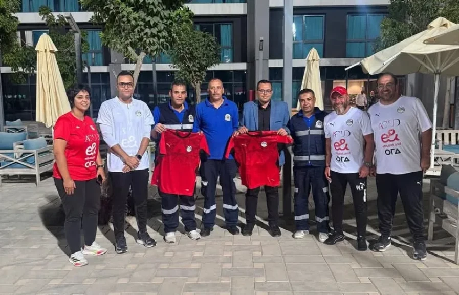 الجهاز الفني لمنتخب الشباب يكرم طاقم إسعاف مدرب الحراس