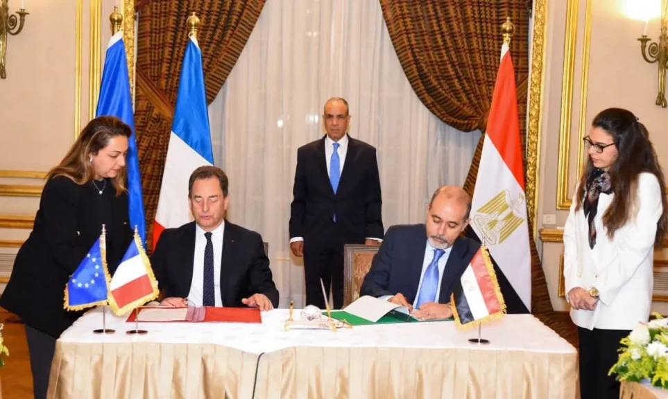 وزير الخارجية يشهد مراسم التوقيع على إعلان النوايا للتعاون في مجال الهجرة بين مصر وفرنسا