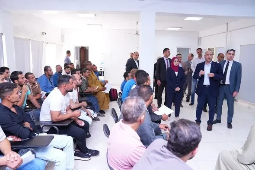 وزير العمل يتفقد اختبارات المتقدمين لفرص العمل الزراعية الموسمية بالخارج.