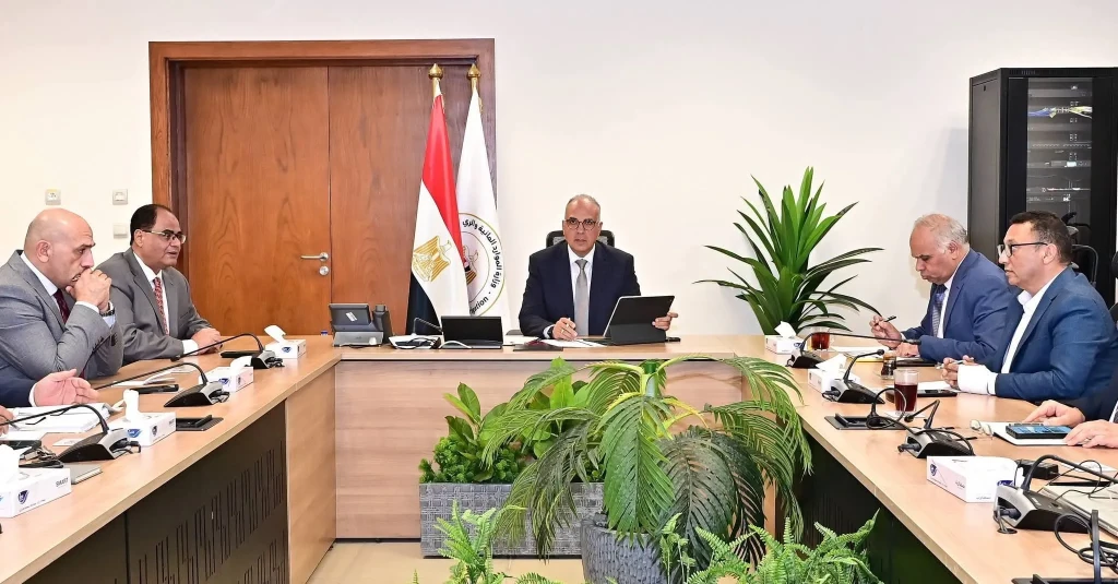 وزير الري يعقد اجتماعًا لمتابعة موقف  المشروع القومي لضبط نهر النيل
