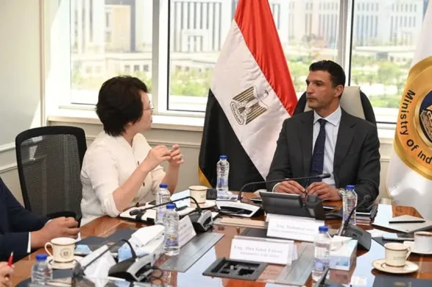 وزير الصناعة يبحث مع شركة جيانغسو تشانغهونغ الصينية خطة الشركة لإقامة مجمع صناعي لتقديم حلول متكاملة لصناعة السيارات تشمل تجهيز خطوط الإنتاج وتوفير الأنظمة الصناعية الذكية