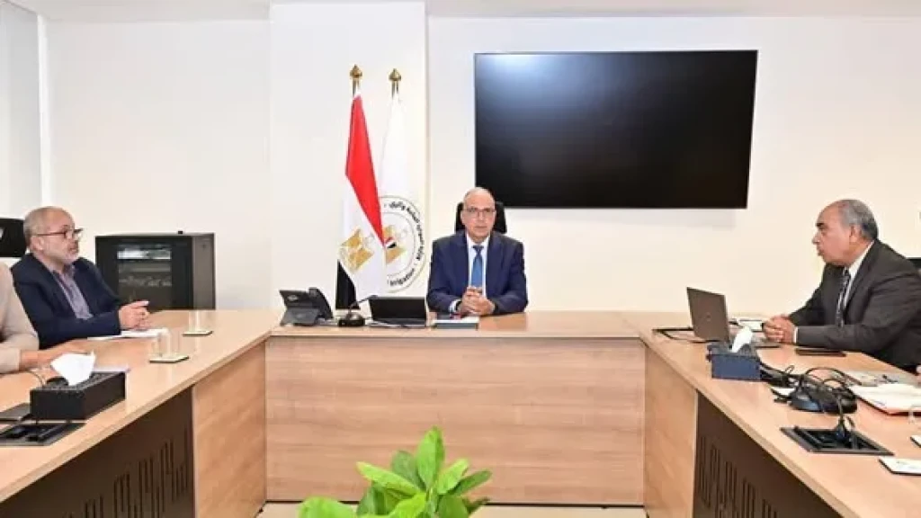 وزير الري يتابع دراسة استخدام تكنولوجيا استخدام الرمال من داخل البحر لحماية الشواطئ لمواجهة التغيرات المناخية