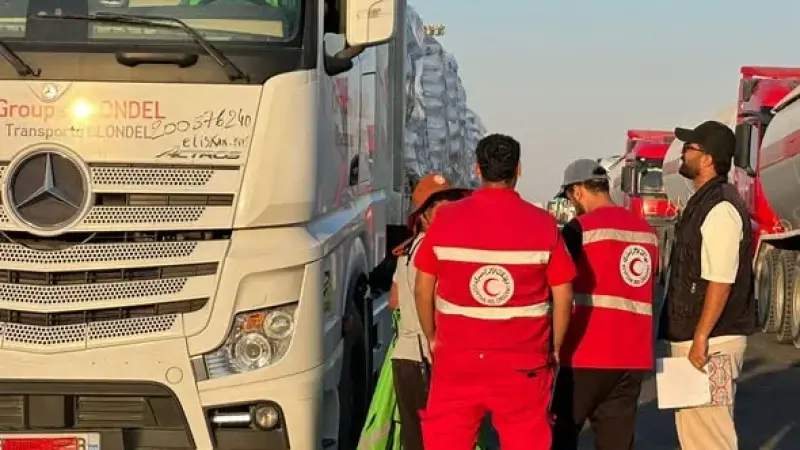 الهلال الأحمر المصري يواصل دعم غزة بأكثر من 2,320 طنًا من المساعدات الإنسانية الشاملة عبر قافلة «زاد العزة» 231
