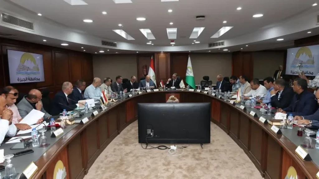 محافظ الجيزة يناقش احتياجات أهالي منشأة القناطر وأوسيم والوراق مع أعضاء مجلسي النواب والشيوخ