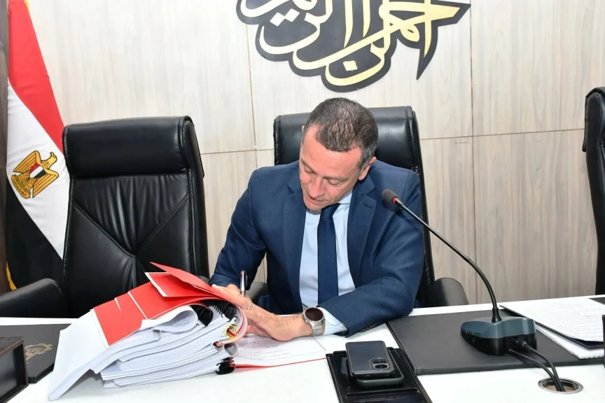 محافظ أسوان يعتمد خطة التعبئة العامة وخطة المحافظة للكوارث والأزمات 2026/2027