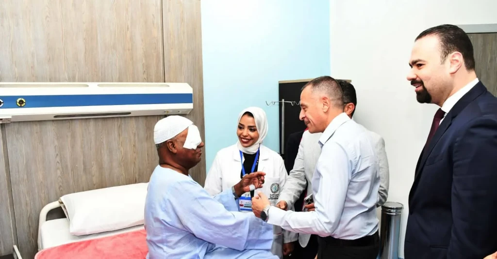 محافظ أسوان يتابع نجاح إجراء 3 عمليات زراعة قرنية بمستشفى الرمد التخصصى