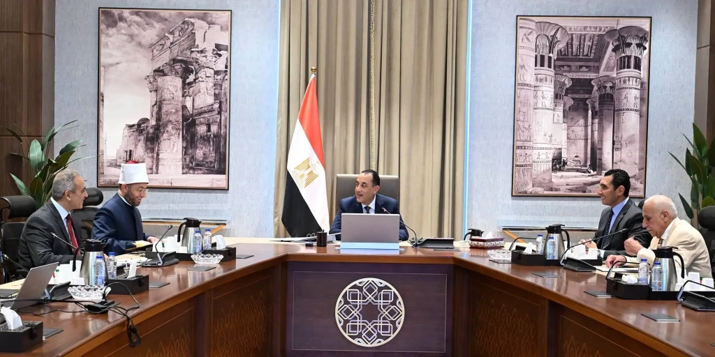 رئيس الوزراء يناقش الحلول المقترحة لأرض نادي الزمالك التابعة للأوقاف