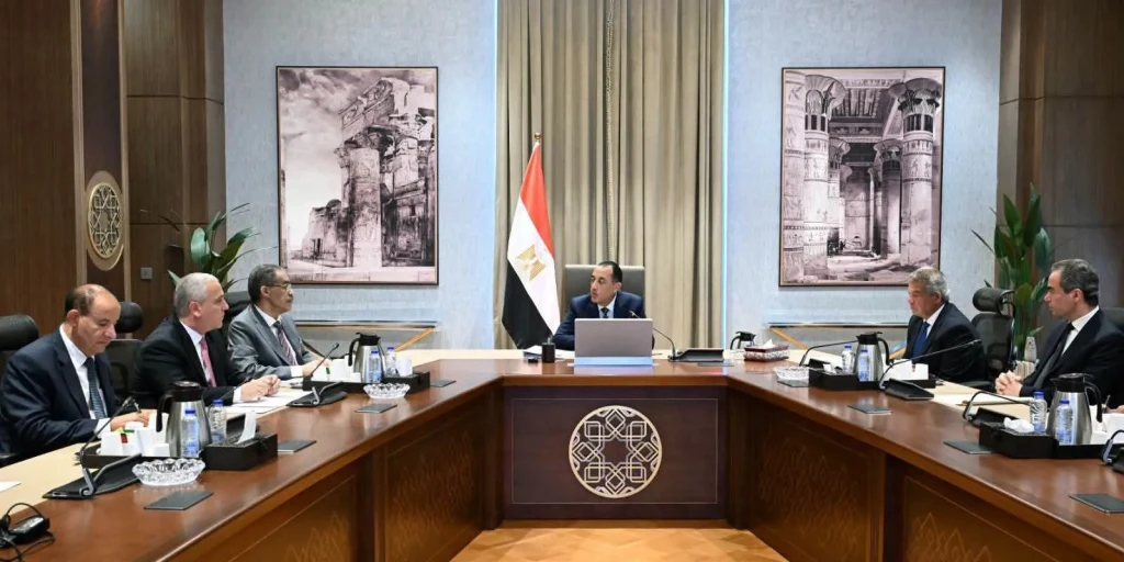 رئيس الوزراء يعقد اجتماعا لمتابعة تنفيذ تكليفات الرئيس السيسي بشأن الإعلام