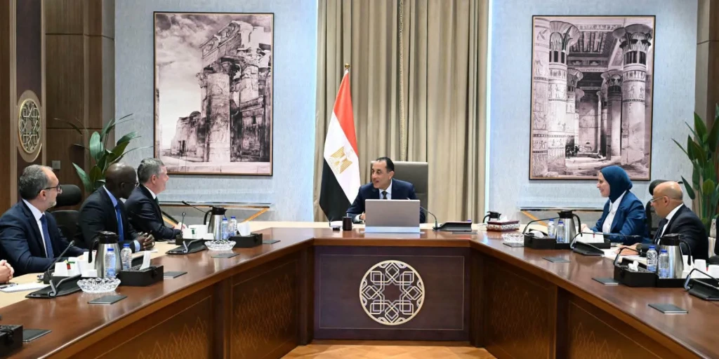 رئيس الوزراء يلتقي العضو المنتدب وكبير مسؤولي المعرفة بمجموعة البنك الدولي