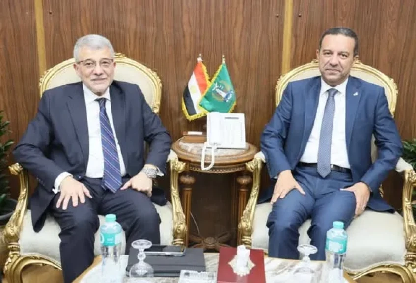 محافظ المنوفية يلتقي وفد هيئة الأوقاف المصرية
