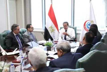 وزير الصحة يتابع الخطوات التنفيذية لتطوير مستشفى هليوبوليس بالتعاون مع جامعة فيينا