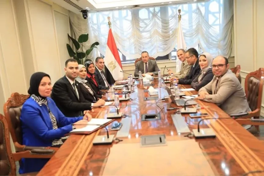 وزير التعليم العالي يطلع على تفاصيل الخطة الإعلامية للتنسيق الإلكتروني للقبول بالجامعات الحكومية والمعاهد