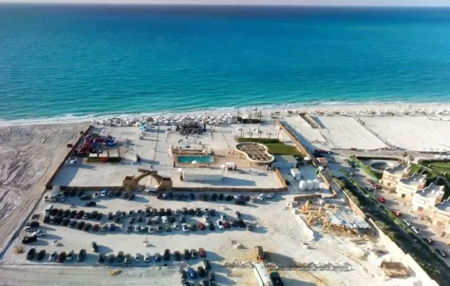 كيو للتطوير العقاري تطلق «كيو باي» وتعلن عن أفتتاح شاطئ”Amarai Beach” في قلب الساحل القريب