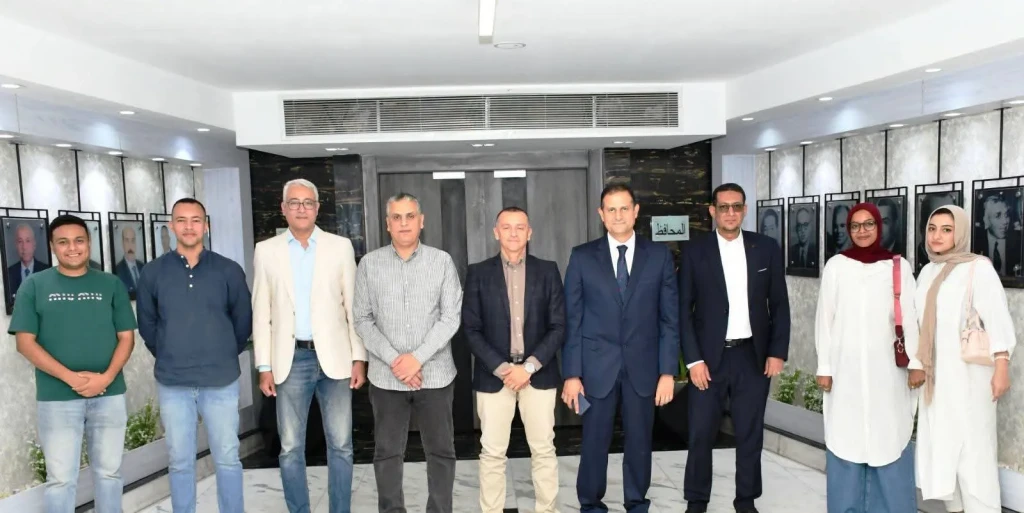 محافظ أسوان يلتقي وفد مركز إبداع مصر الرقمية