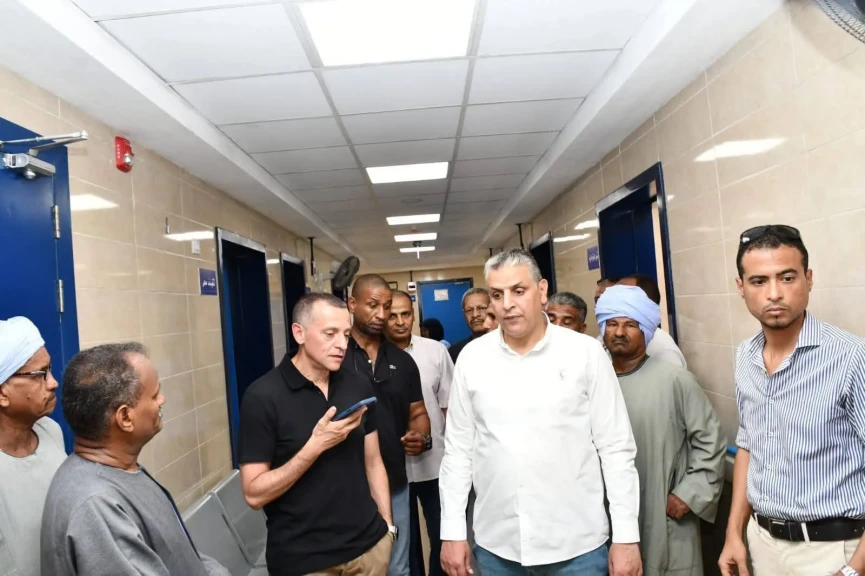 محافظ أسوان يفاجئ وحدة طب الأسرة بالسلسلة بكوم أمبو