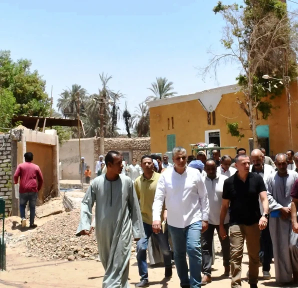 محافظ أسوان يعقد لقاء جماهيرى مع أهالى السلسلة بكوم أمبو