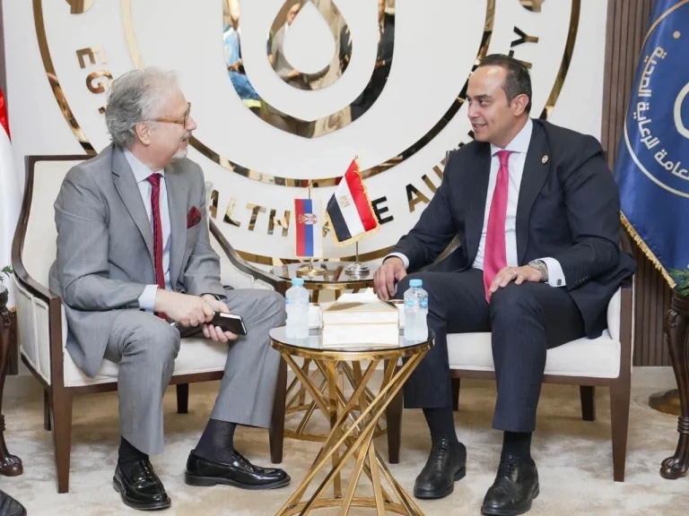 رئيس هيئة الرعاية الصحية يلتقي سفير جمهورية صربيا لدى مصر